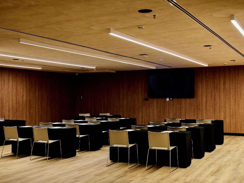 Novotel Valencia Lavant image