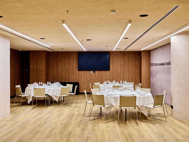 Novotel Valencia Lavant image