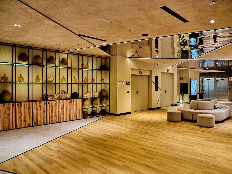 Novotel Valencia Lavant image