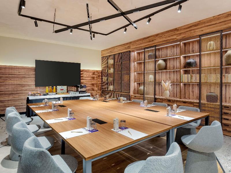Novotel Valencia Lavant image