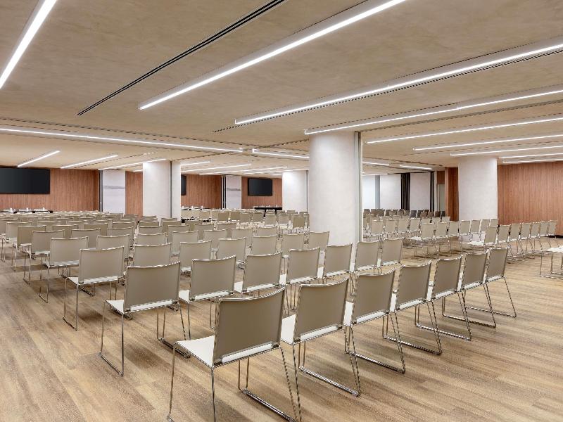 Novotel Valencia Lavant image