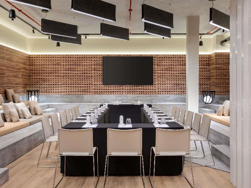 Novotel Valencia Lavant image