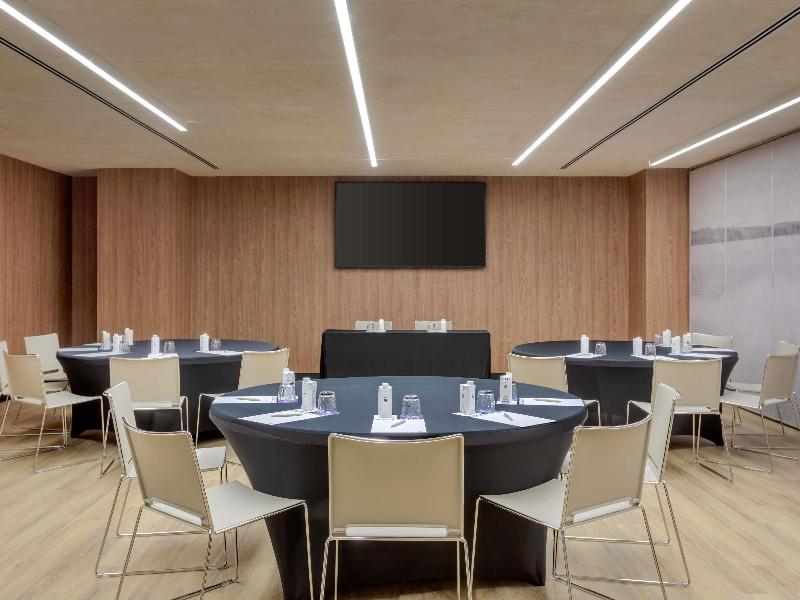 Novotel Valencia Lavant image