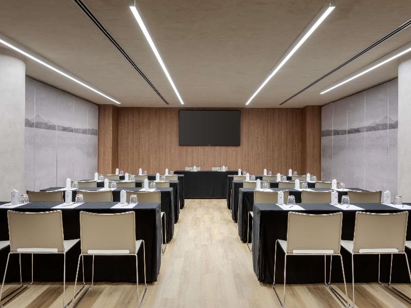 Novotel Valencia Lavant image