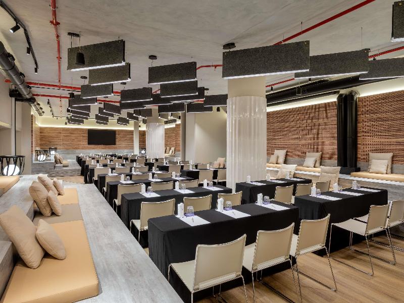 Novotel Valencia Lavant image