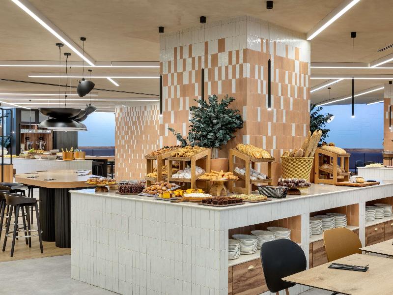 Novotel Valencia Lavant image