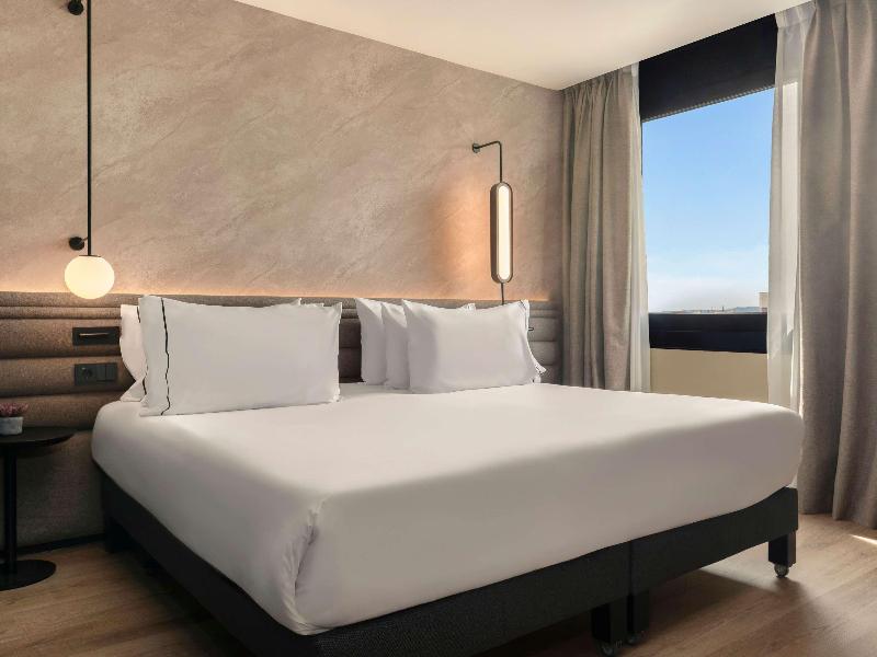 Novotel Valencia Lavant image