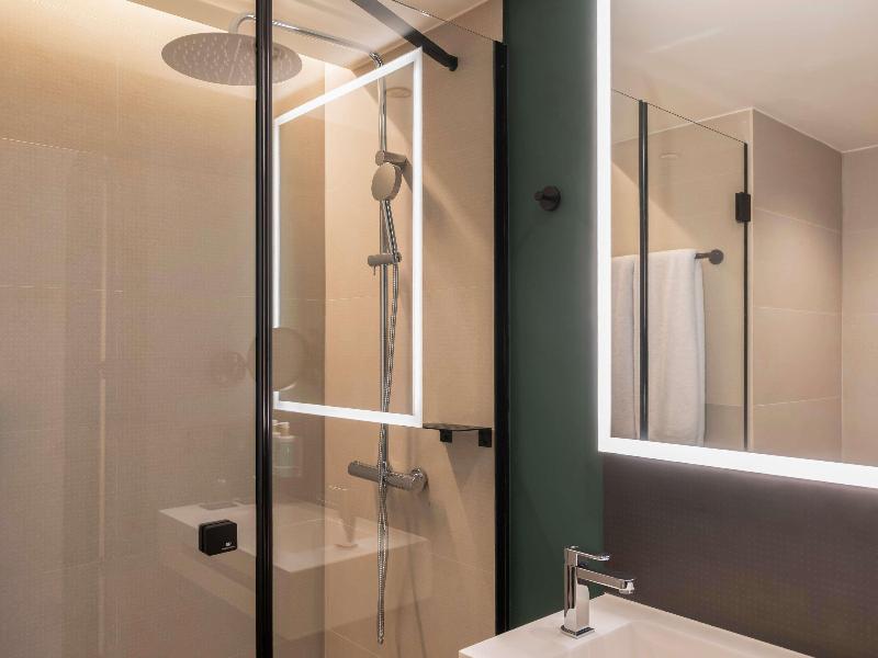 Novotel Valencia Lavant image