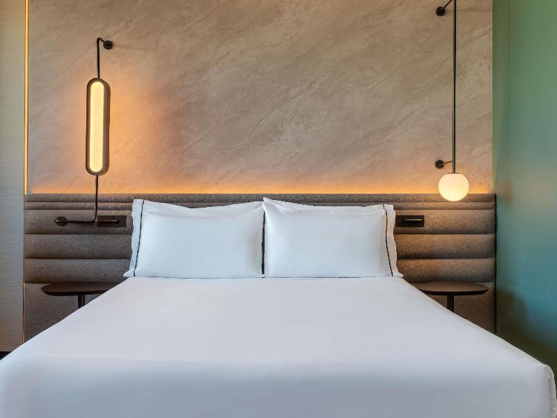 Novotel Valencia Lavant image