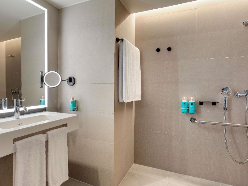 Novotel Valencia Lavant image