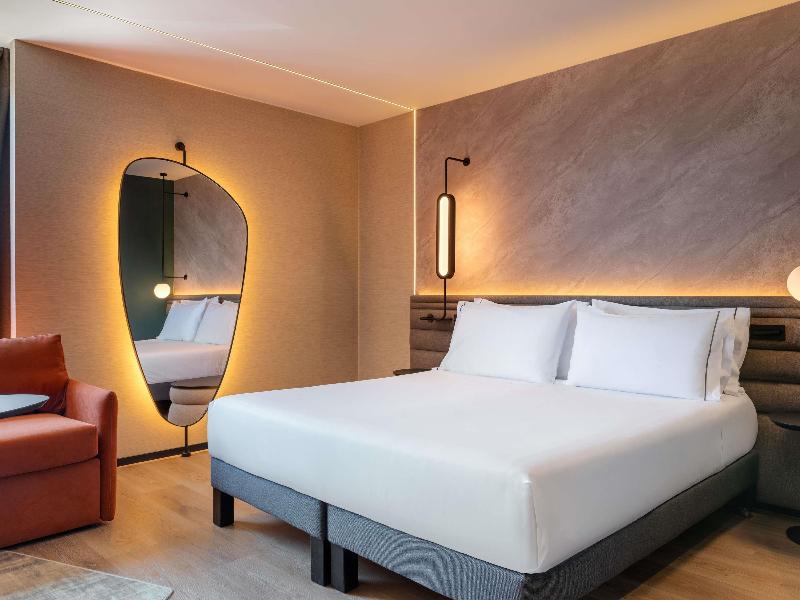 Novotel Valencia Lavant image