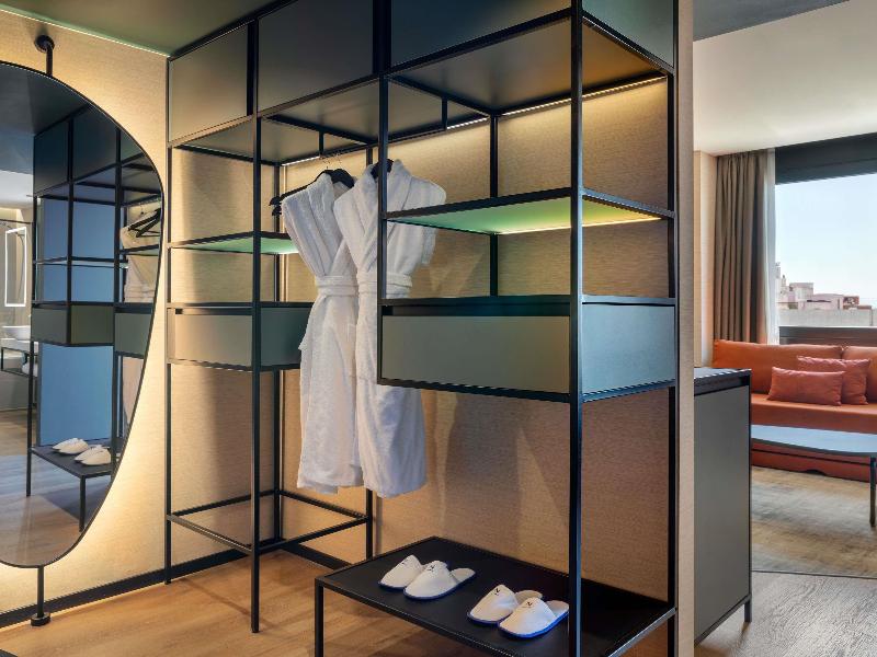 Novotel Valencia Lavant image