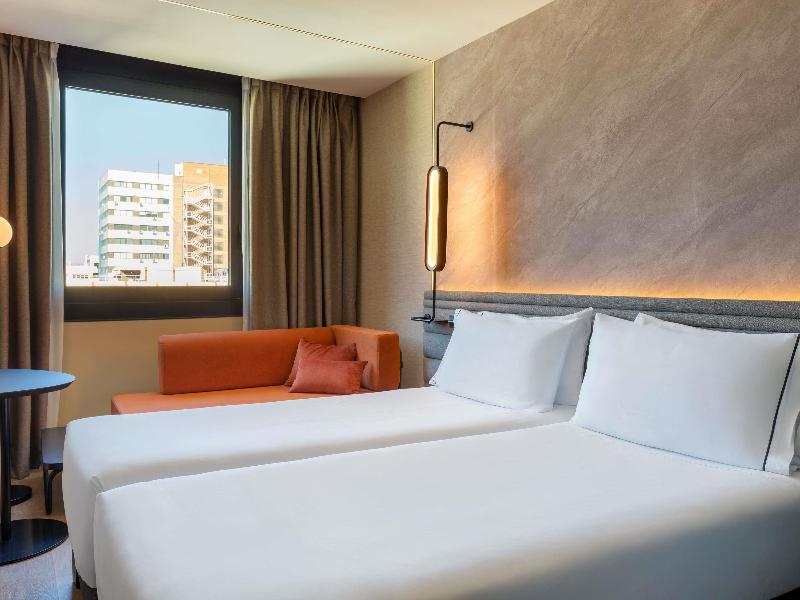 Novotel Valencia Lavant image