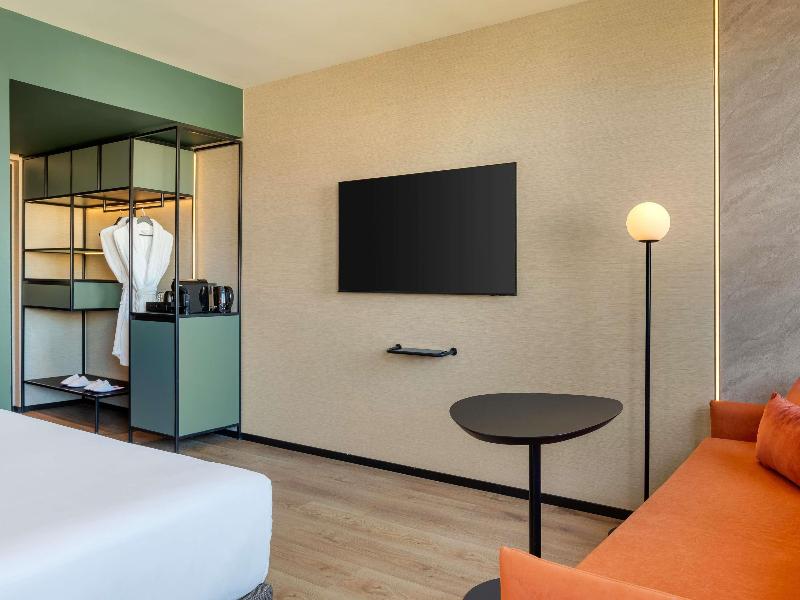 Novotel Valencia Lavant image