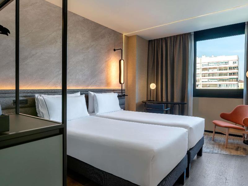 Novotel Valencia Lavant image