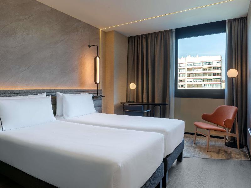 Novotel Valencia Lavant image
