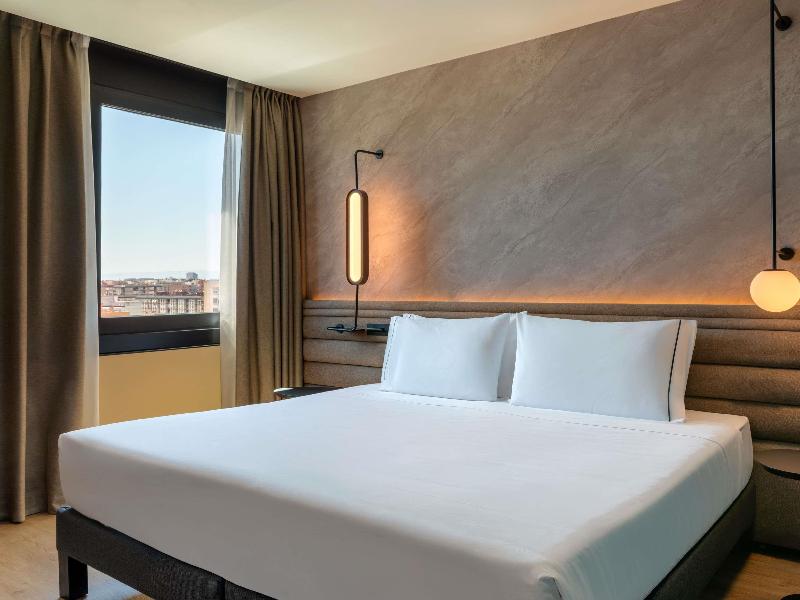 Novotel Valencia Lavant image