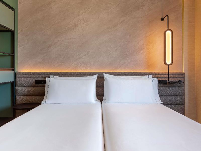 Novotel Valencia Lavant image