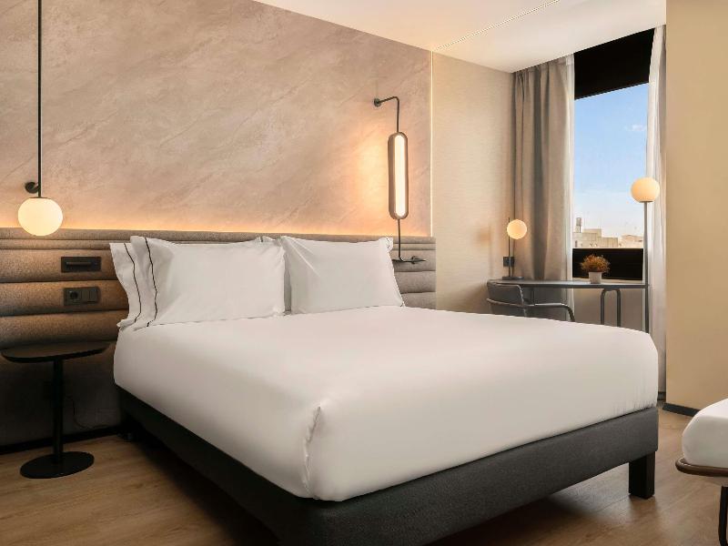 Novotel Valencia Lavant image