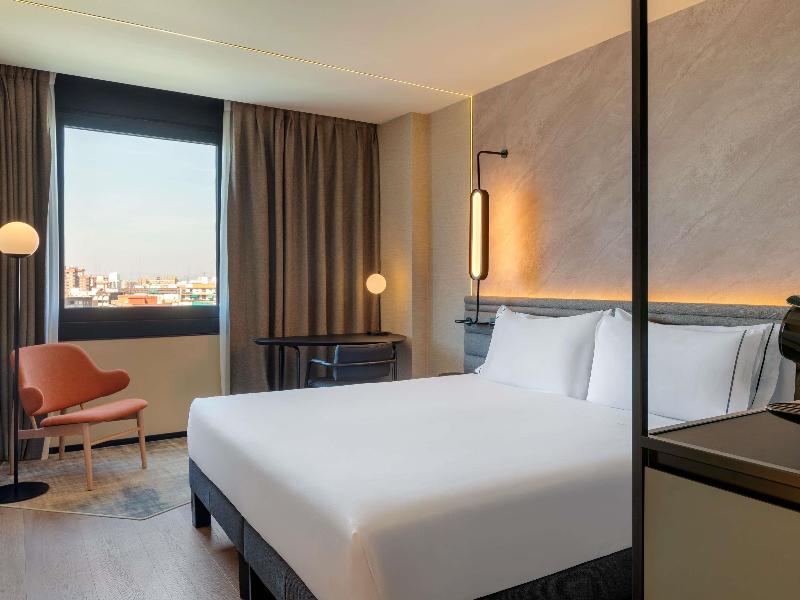 Novotel Valencia Lavant image