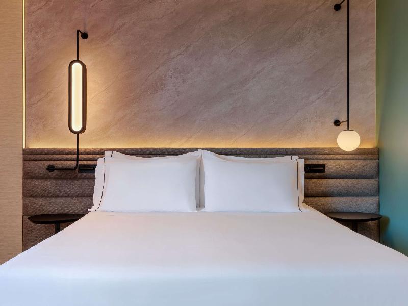 Novotel Valencia Lavant image