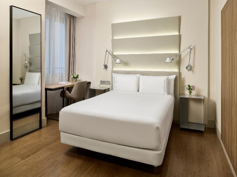 NH Sants Barcelona image