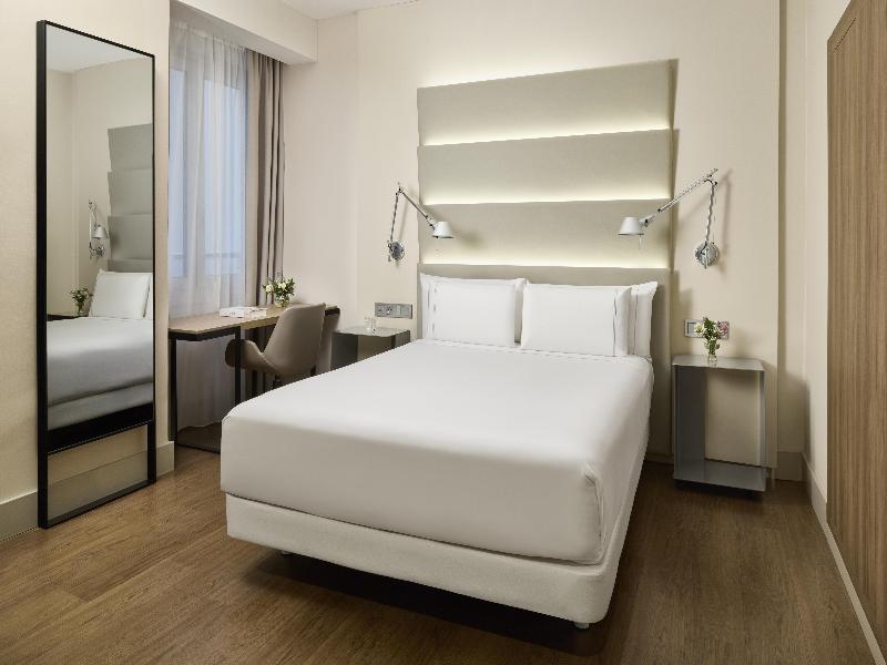 NH Sants Barcelona image