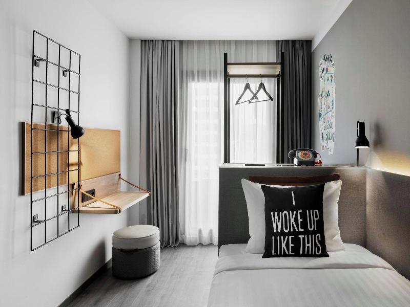 Moxy Barcelona image