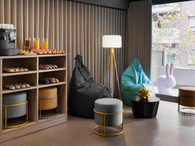 Moxy Barcelona image