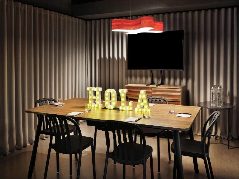 Moxy Barcelona image