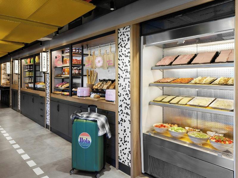 Moxy Barcelona image