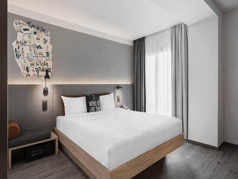 Moxy Barcelona image