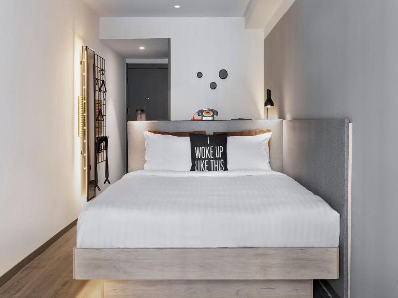 Moxy Barcelona image