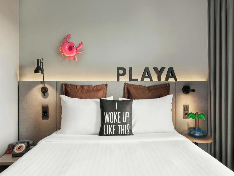 Moxy Barcelona image