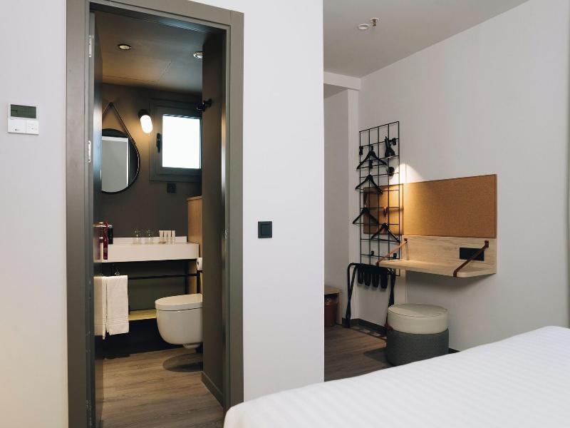 Moxy Barcelona image