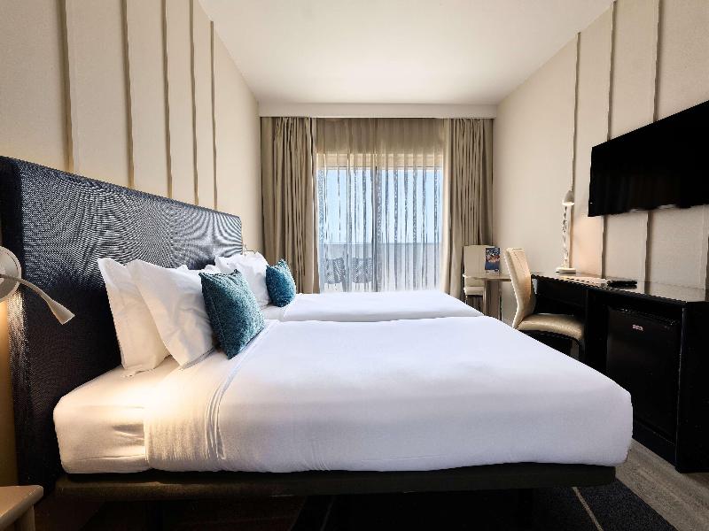 Tryp Lisboa Caparica Mar Hotel image