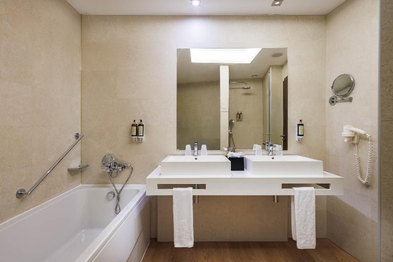 Jupiter Albufeira Hotel – Family & Fun image