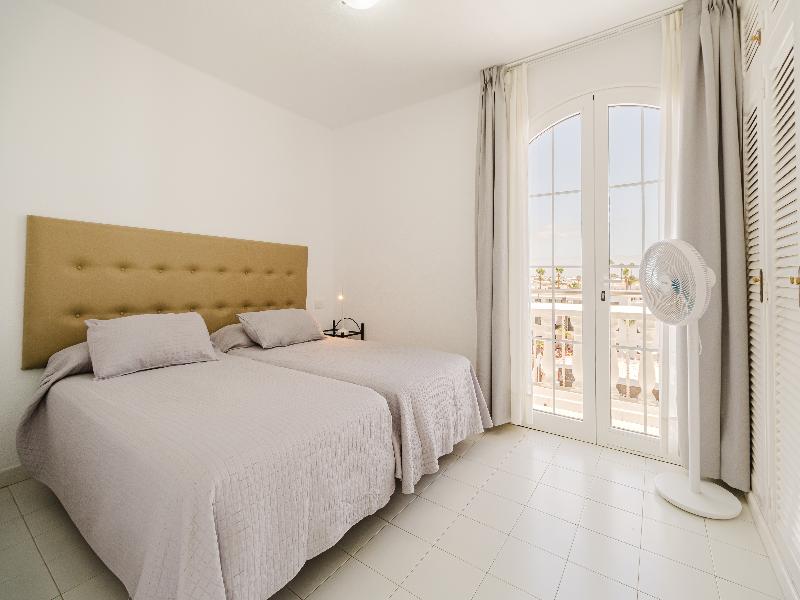 Apartamentos Corona Mar - Select Adults (+16) image