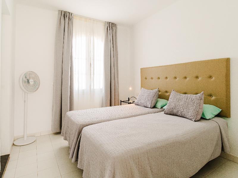 Apartamentos Corona Mar - Select Adults (+16) image