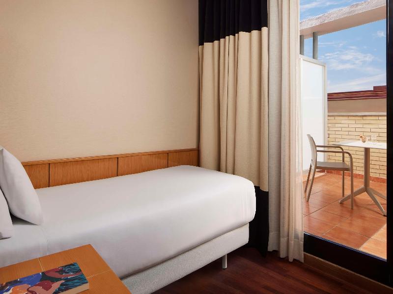 iStay by NH Ciudad de Valencia Hotel image
