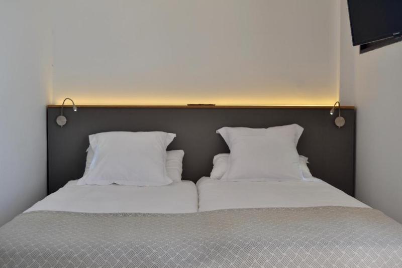 Servatur Hartaguna-Adults Only