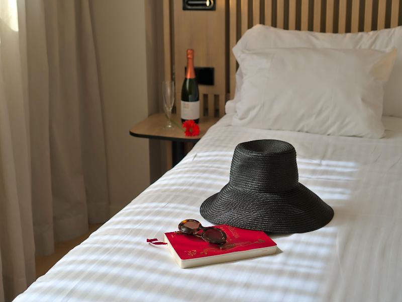 Atenea Barcelona Aparthotel image
