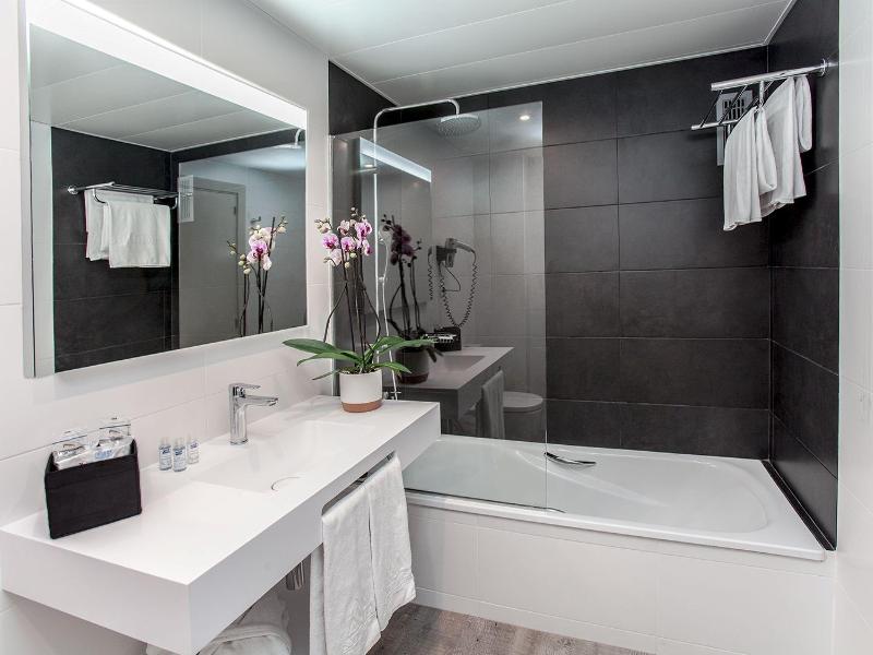 Atenea Barcelona Aparthotel image
