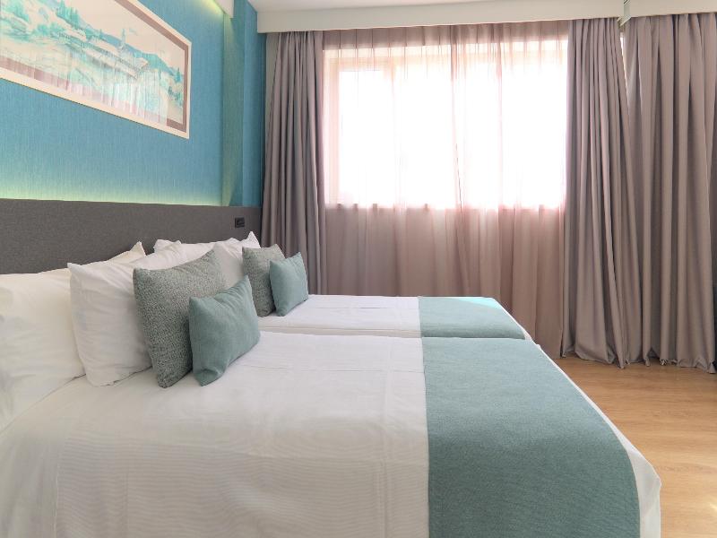 Atenea Barcelona Aparthotel image