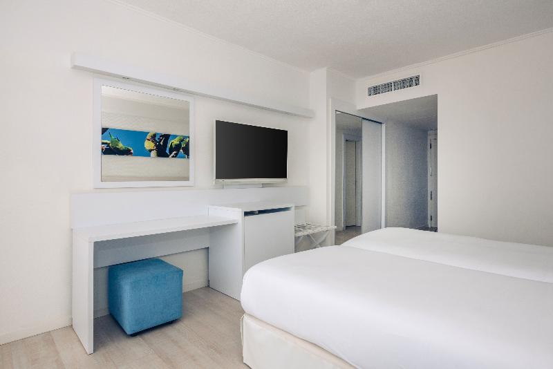 Iberostar Waves Bouganville Playa image