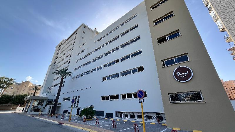 Hotel Parasol by Dorobe