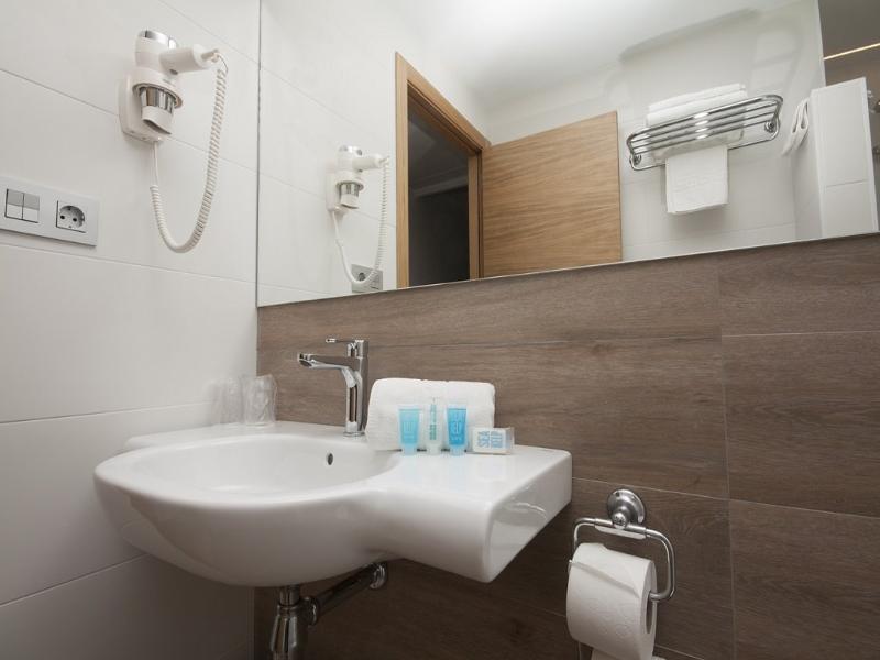 Hotel Perla image