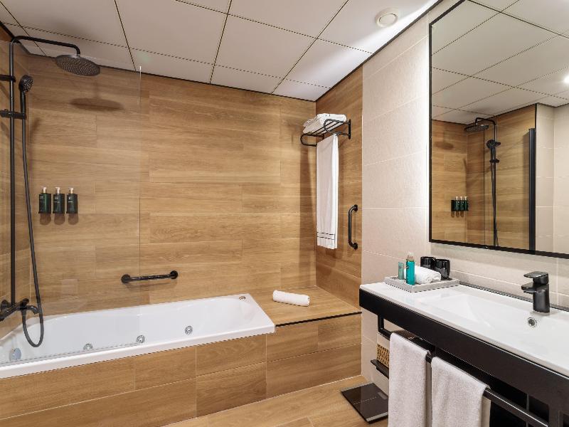 Melia Alicante image