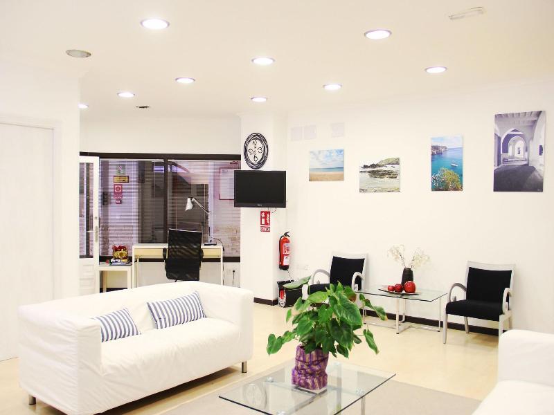 Apartamentos Royal Life image