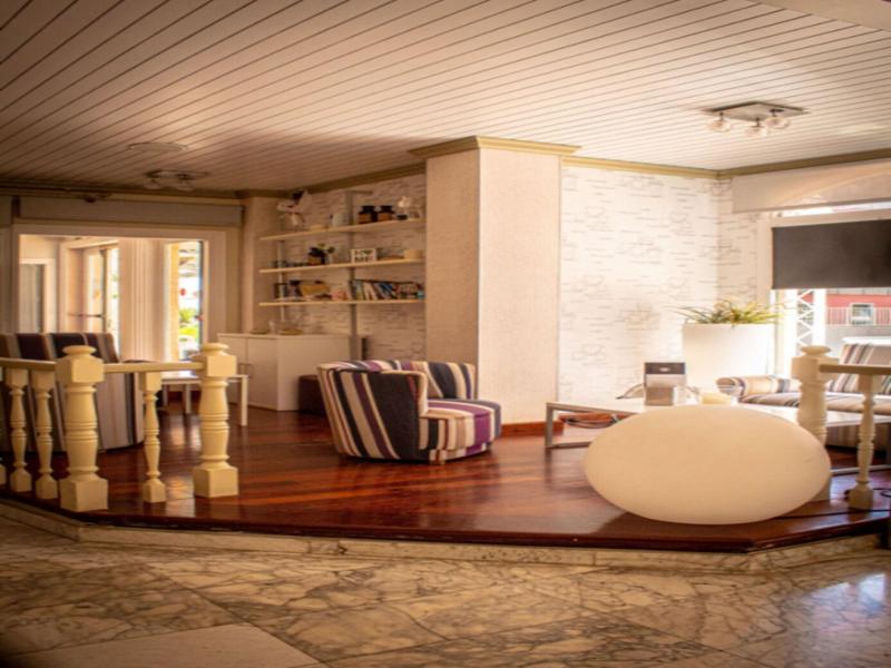 Apartamentos Royal Life image